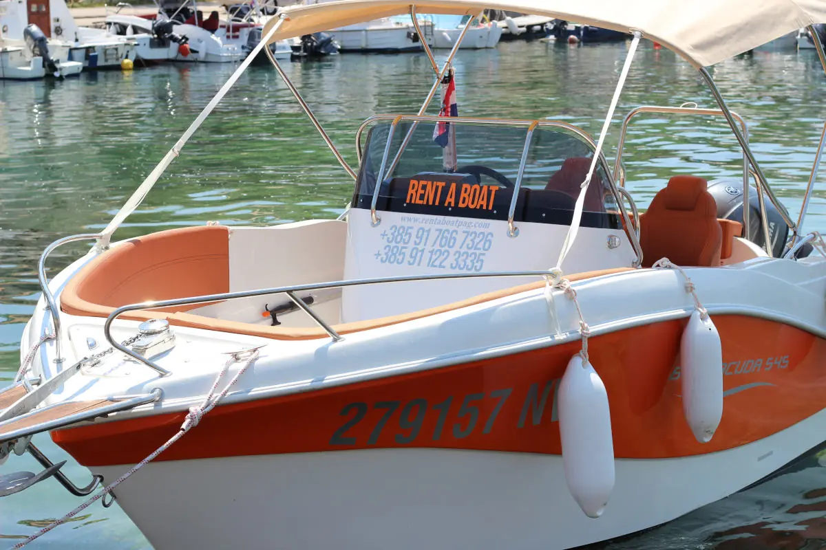 Einweisungen für Anfänger: So mieten Sie sicher ein Schnellboot in Novalja – „Rent a boat Novalja“ Schritt für Schritt